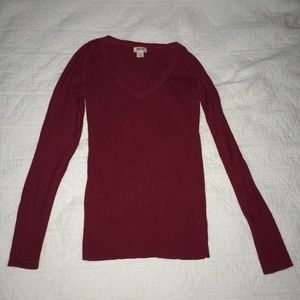 Red long sleeve v neck top | size small